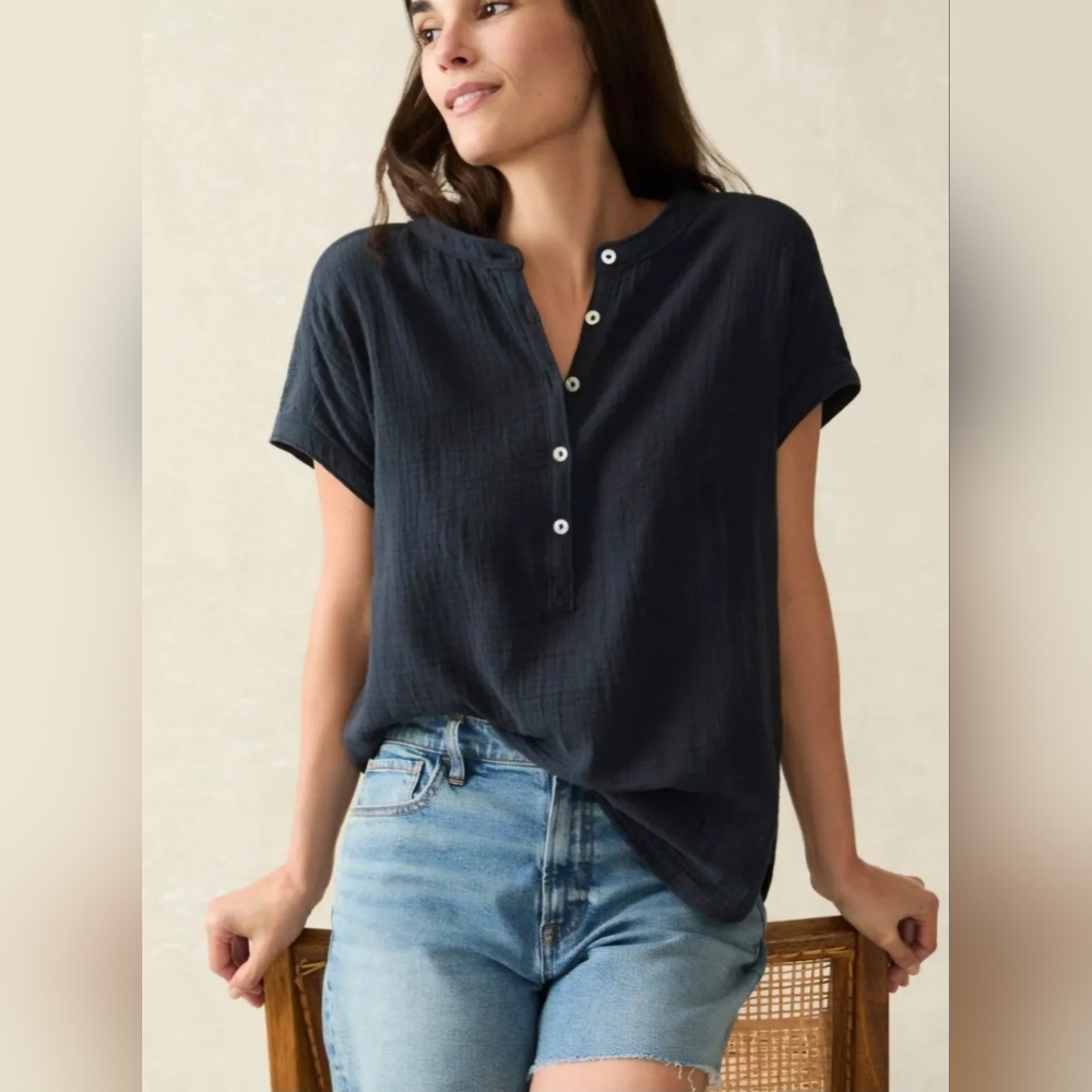 Faherty Short Sleeve Henley Tee in Dark Navy
